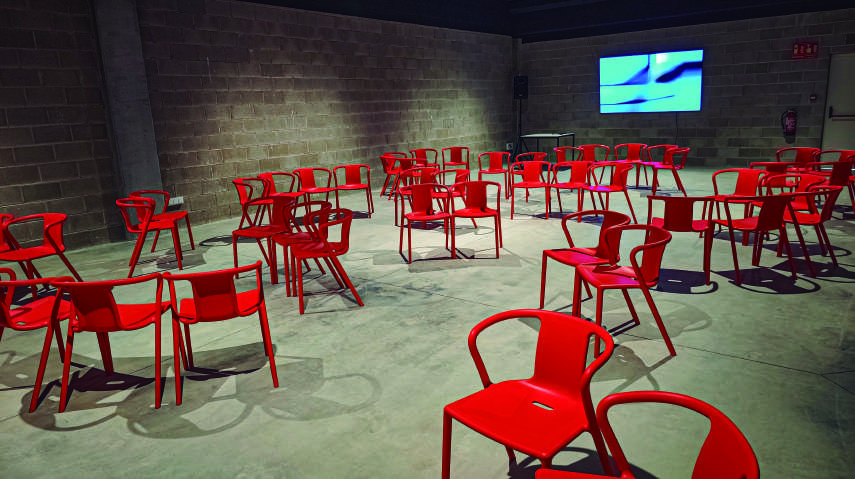 Sala polivalent configurada per a conferència